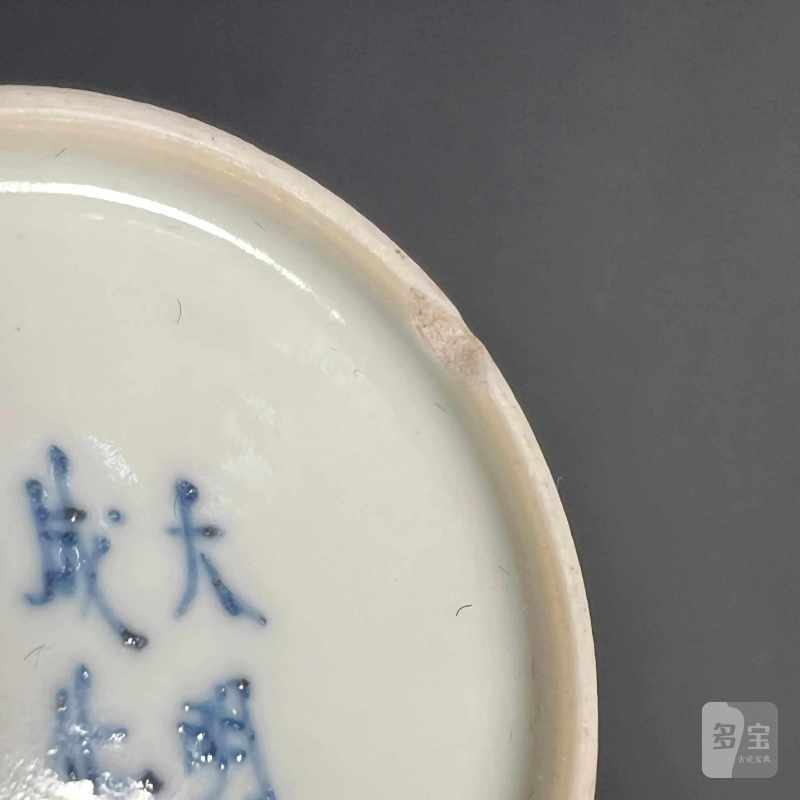 清 粉彩人物纹小摇铃尊 - 图6